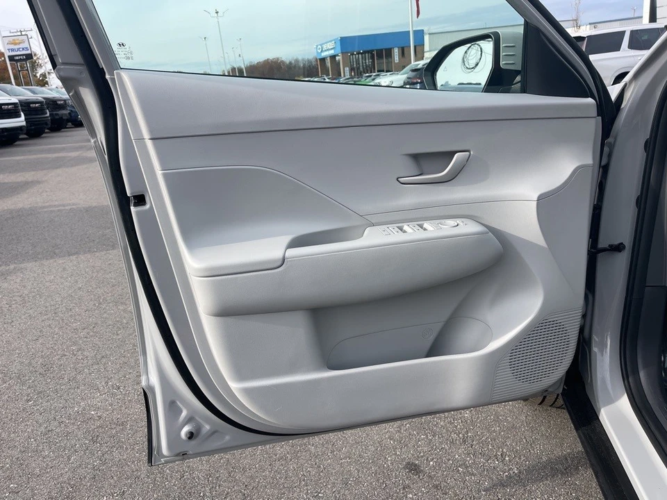2025 Hyundai Kona - Image 9 of 12