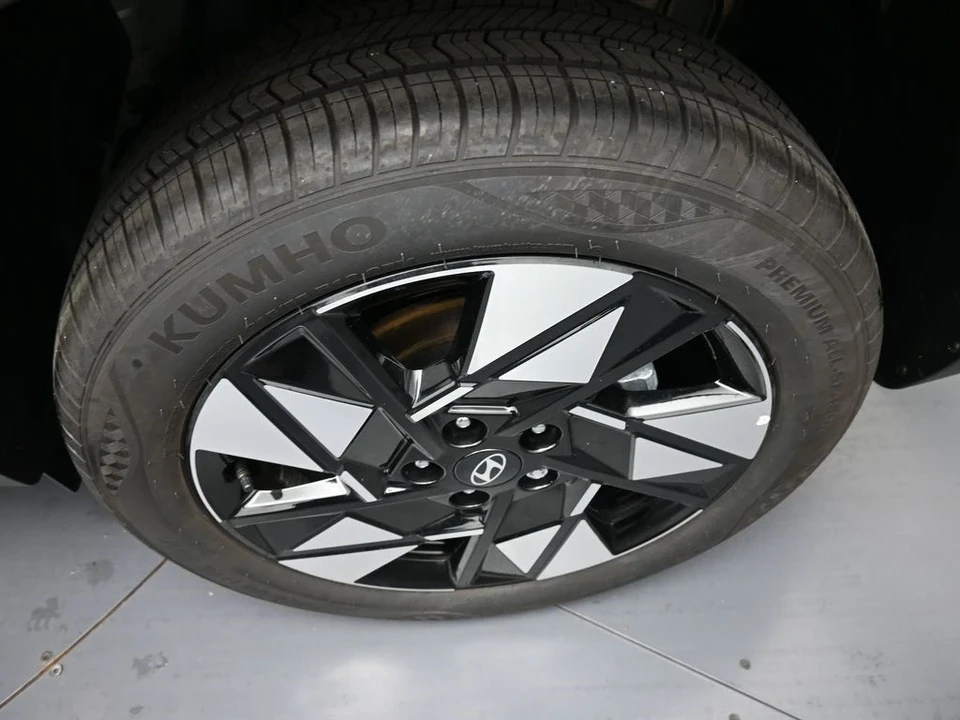2025 Hyundai Kona - Image 15 of 21