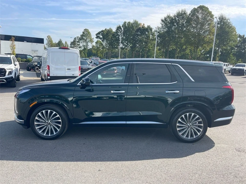 2025 Hyundai Palisade - Image 2 of 12