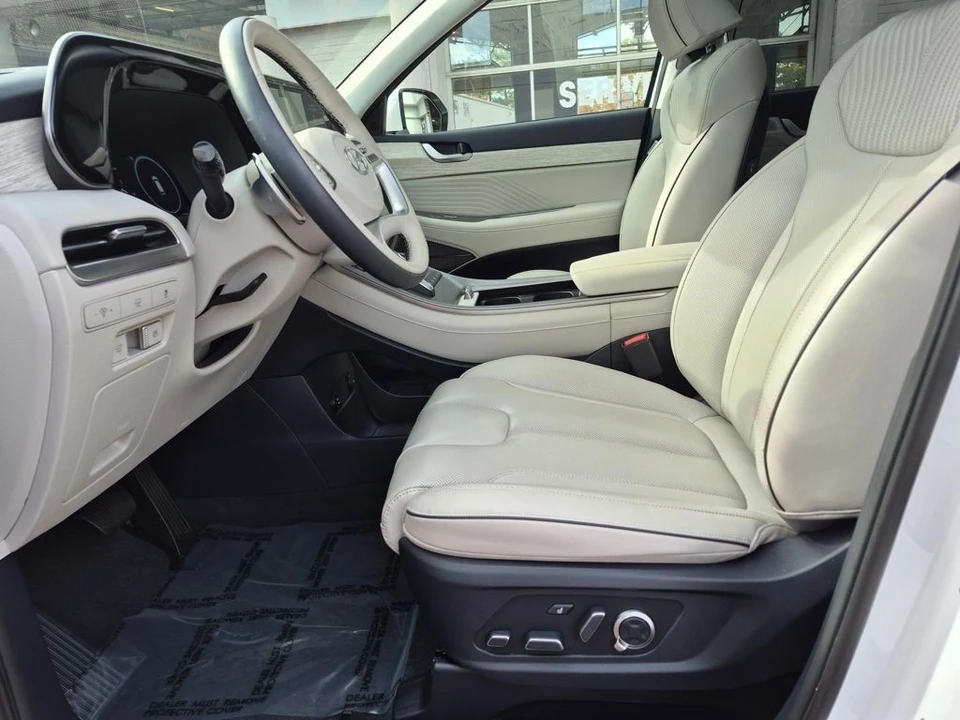 2025 Hyundai Palisade - Image 2 of 12