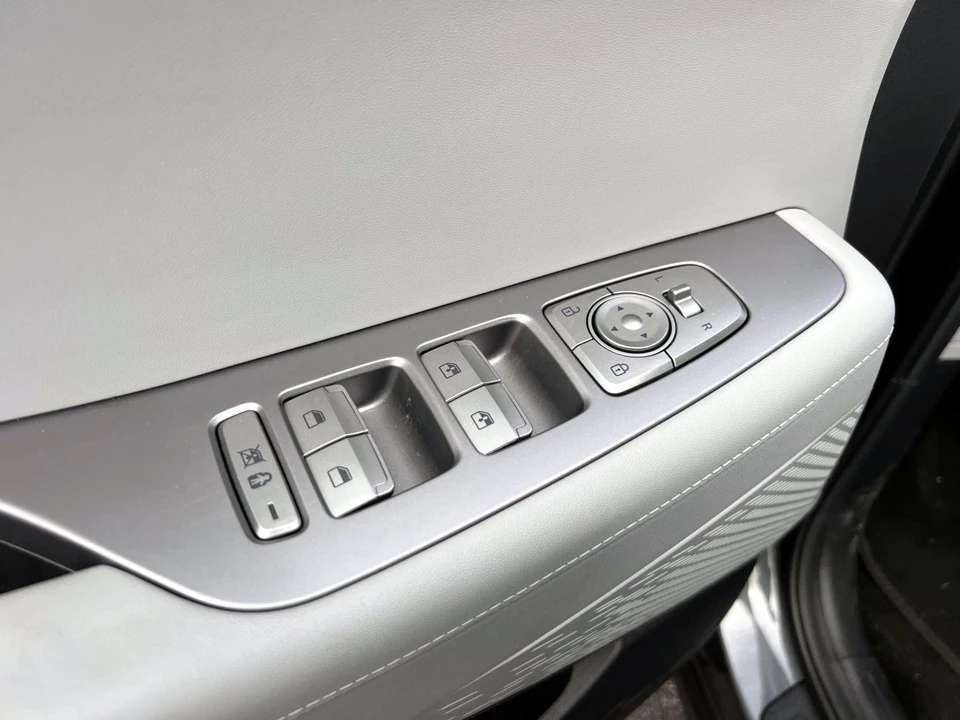 2025 Hyundai Palisade - Image 14 of 21