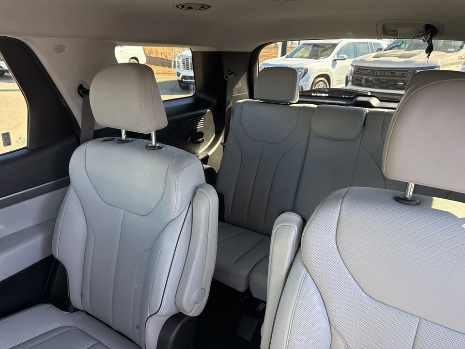 2025 Hyundai Palisade - Image 14 of 21