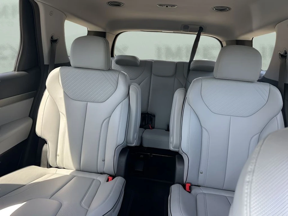 2025 Hyundai Palisade - Image 11 of 21