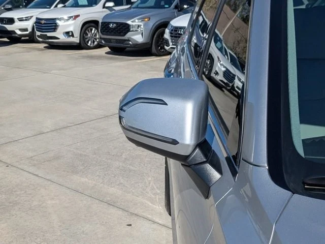 2025 Hyundai Palisade - Image 8 of 21