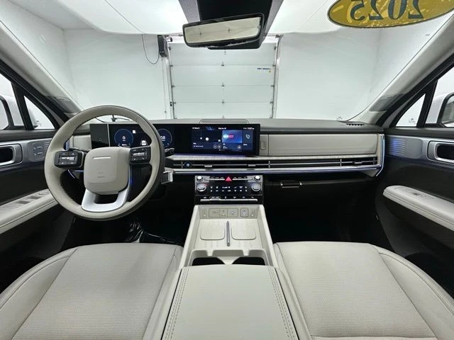 2025 Hyundai Santa Fe - Image 2 of 12