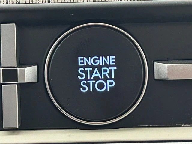 2025 Hyundai Santa Fe - Image 3 of 12