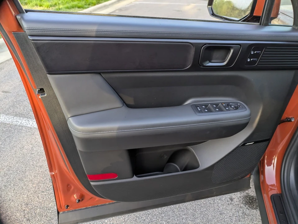 2025 Hyundai Santa Fe - Image 15 of 21