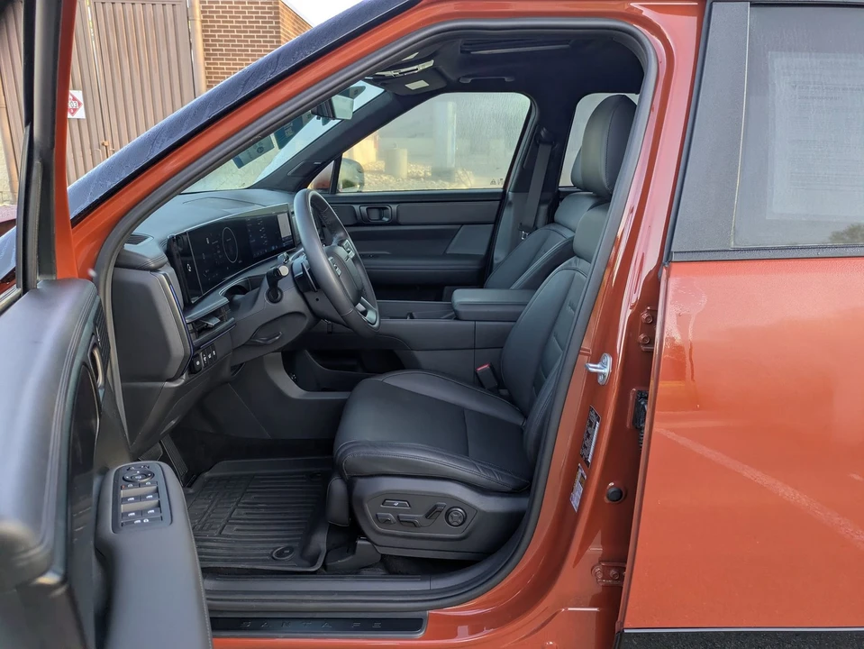 2025 Hyundai Santa Fe - Image 12 of 21