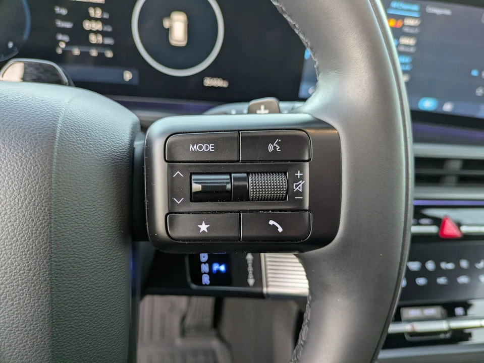 2025 Hyundai Santa Fe - Image 19 of 21