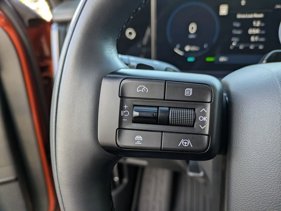 2025 Hyundai Santa Fe - Image 18 of 21