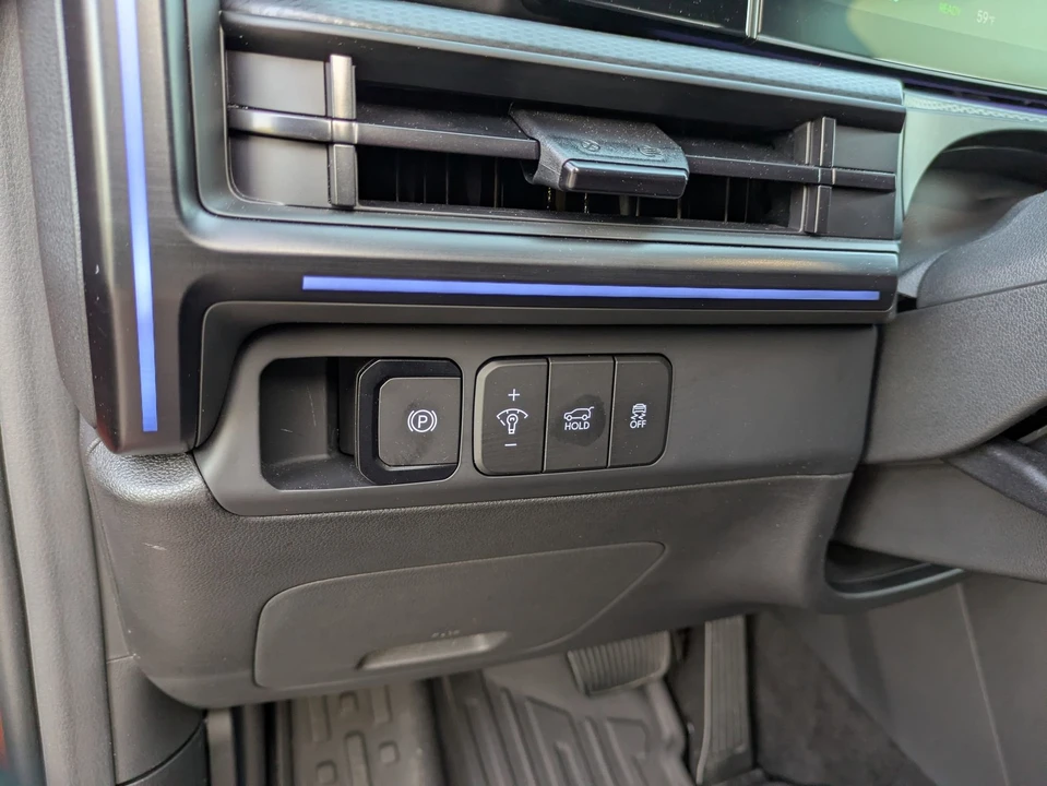 2025 Hyundai Santa Fe - Image 17 of 21