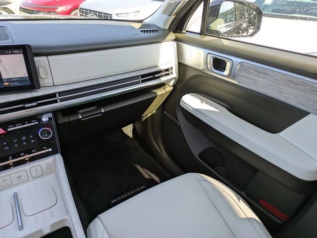 2025 Hyundai Santa Fe - Image 13 of 21
