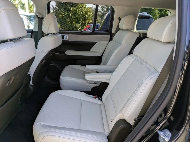 2025 Hyundai Santa Fe - Image 16 of 21