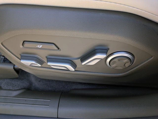 2025 Hyundai Santa Fe - Image 19 of 21