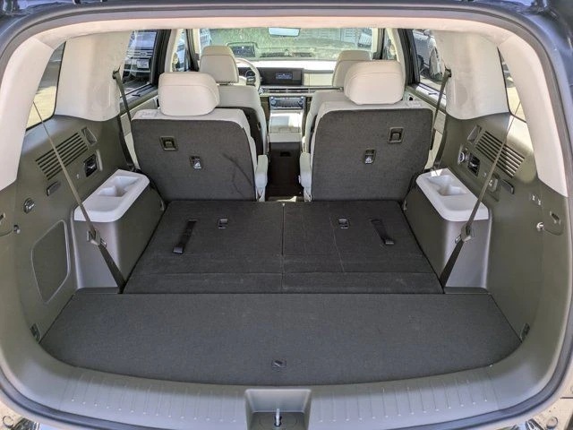 2025 Hyundai Santa Fe - Image 17 of 21