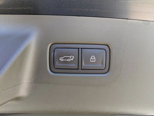 2025 Hyundai Santa Fe - Image 18 of 21