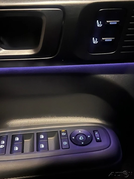 2025 Hyundai Santa Fe - Image 11 of 14