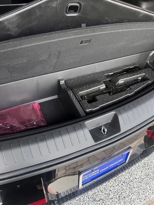 2025 Hyundai Santa Fe - Image 13 of 14
