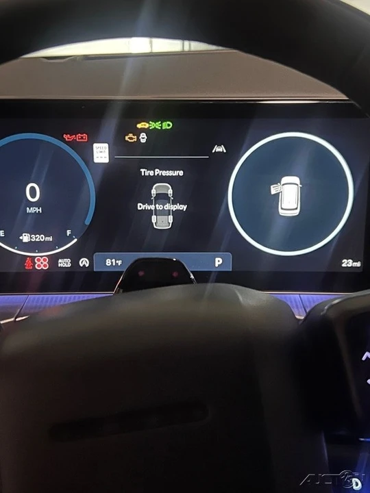 2025 Hyundai Santa Fe - Image 12 of 14