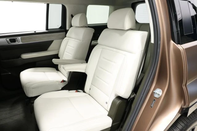 2025 Hyundai Santa Fe - Image 3 of 12