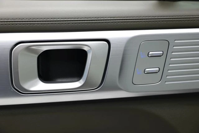 2025 Hyundai Santa Fe - Image 10 of 12