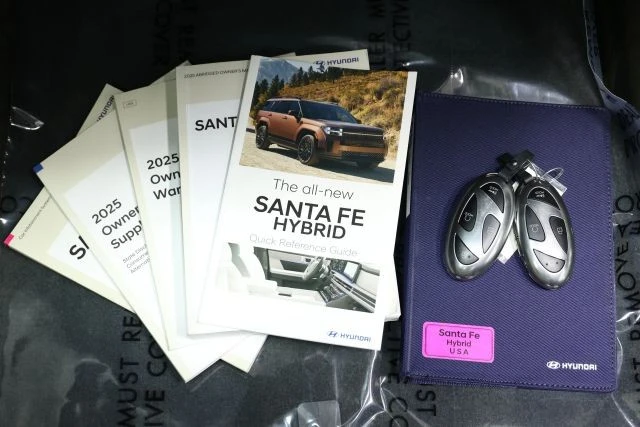 2025 Hyundai Santa Fe - Image 5 of 12