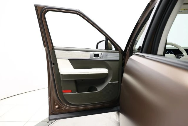 2025 Hyundai Santa Fe - Image 9 of 12
