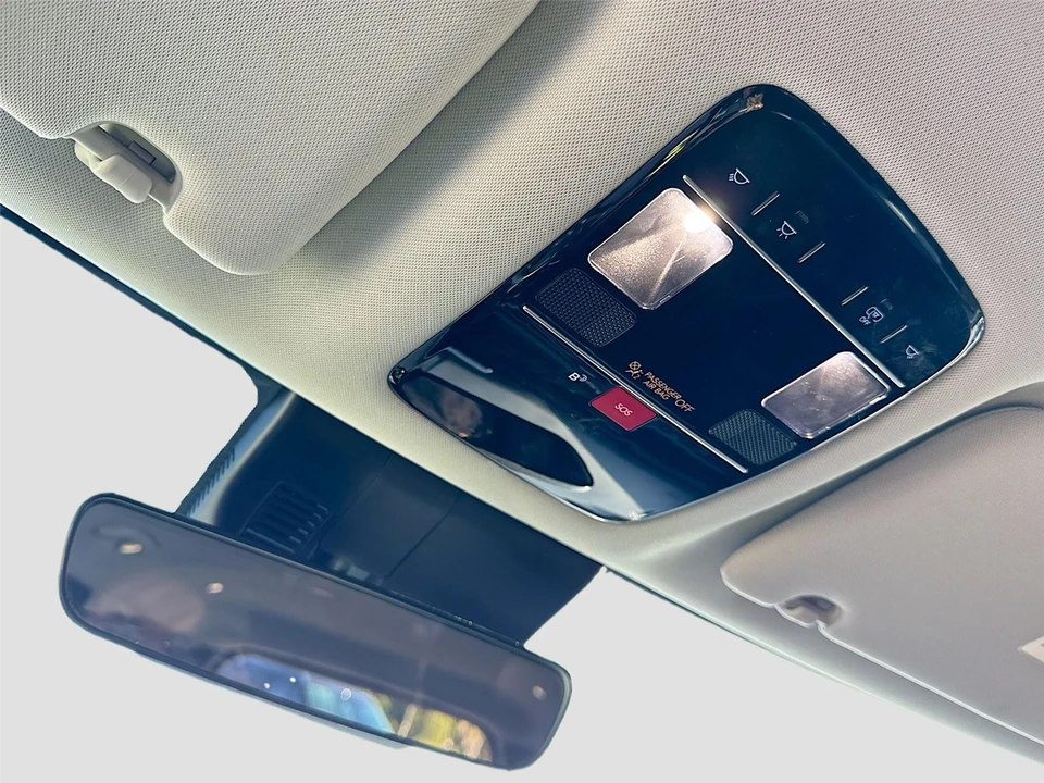 2025 Hyundai Santa Fe - Image 14 of 21