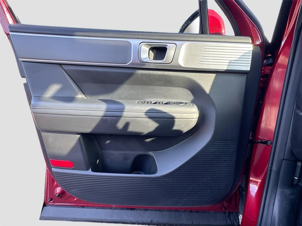 2025 Hyundai Santa Fe - Image 17 of 21
