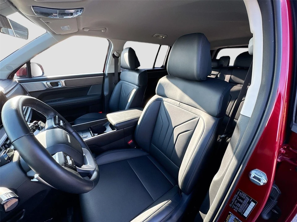 2025 Hyundai Santa Fe - Image 19 of 21