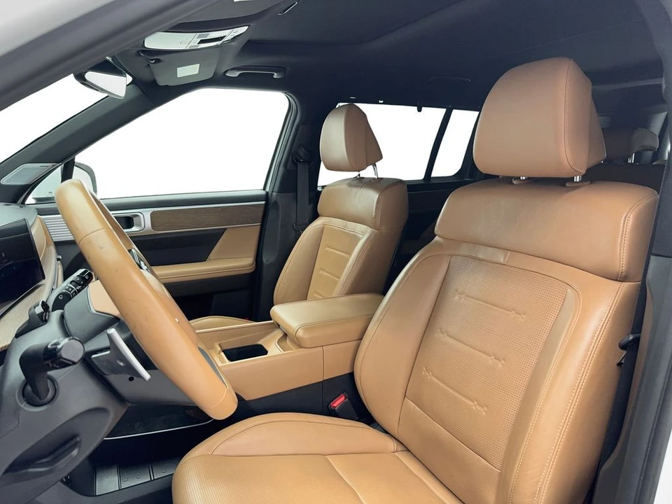 2025 Hyundai Santa Fe - Image 13 of 21