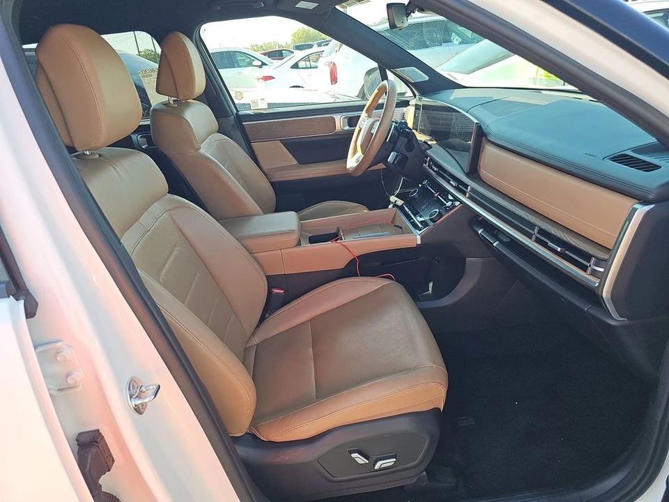 2025 Hyundai Santa Fe - Image 5 of 10