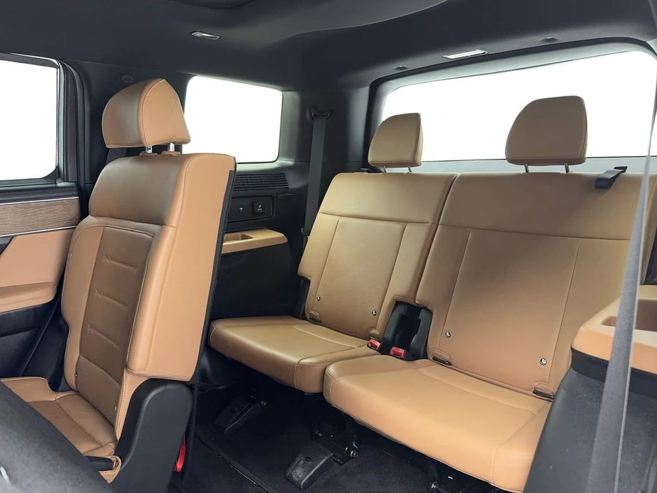 2025 Hyundai Santa Fe - Image 17 of 21