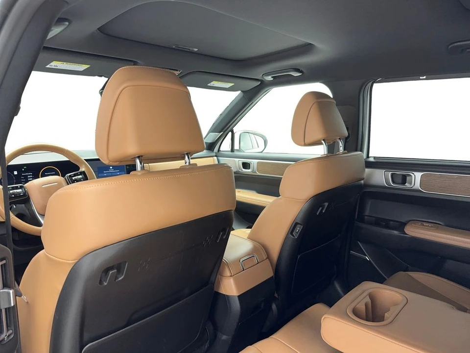 2025 Hyundai Santa Fe - Image 14 of 21
