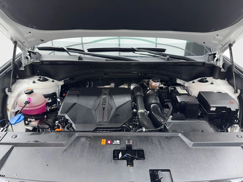 2025 Hyundai Santa Fe - Image 12 of 21
