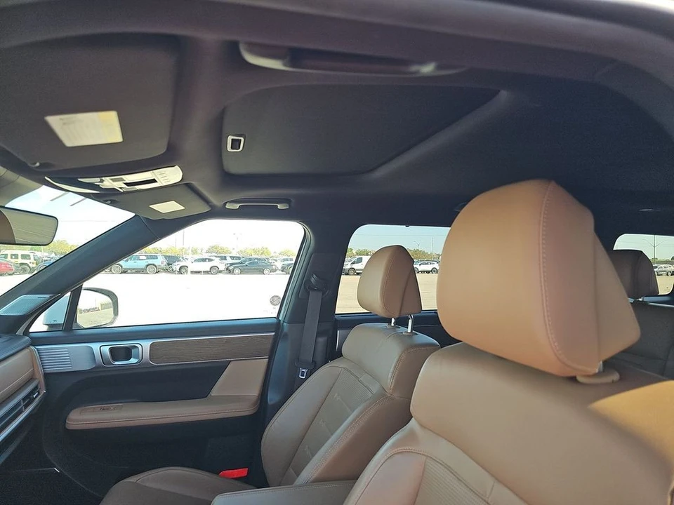 2025 Hyundai Santa Fe - Image 8 of 10