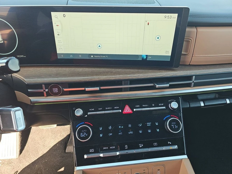 2025 Hyundai Santa Fe - Image 7 of 10