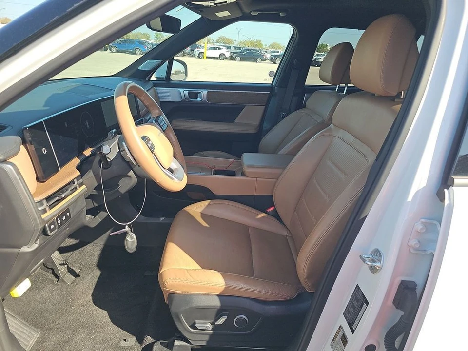 2025 Hyundai Santa Fe - Image 4 of 10
