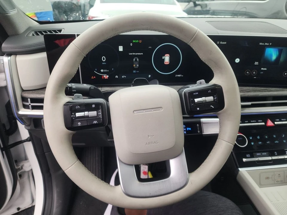 2025 Hyundai Santa Fe - Image 6 of 10