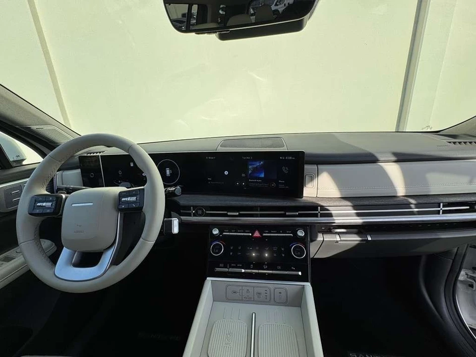 2025 Hyundai Santa Fe - Image 4 of 10