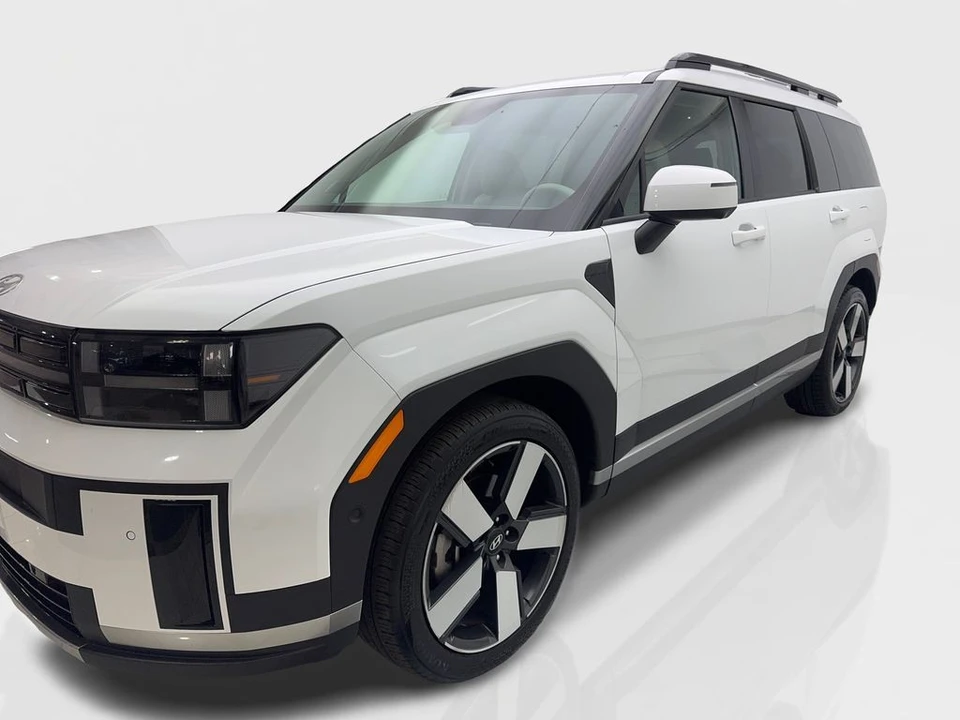 2025 Hyundai Santa Fe - Image 11 of 21