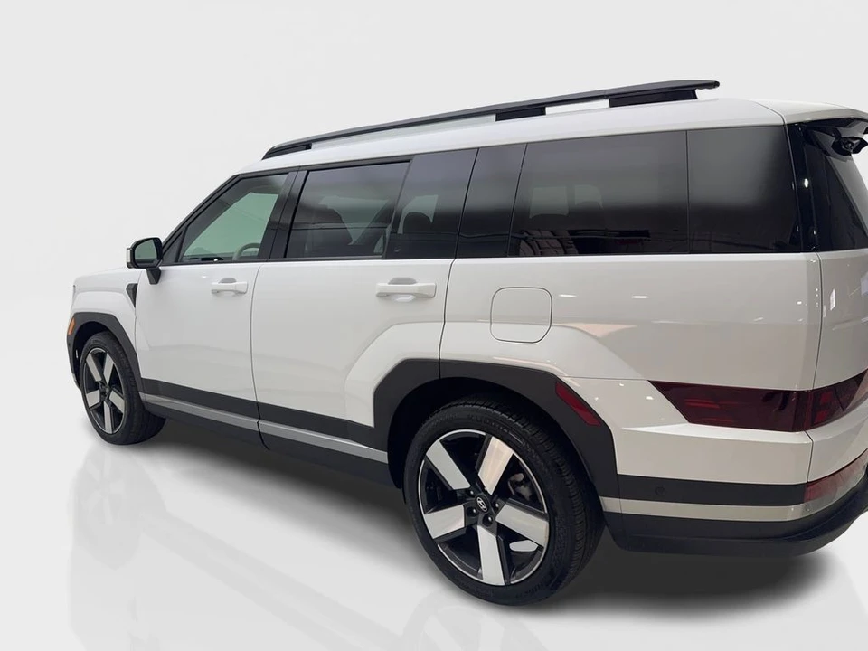 2025 Hyundai Santa Fe - Image 14 of 21