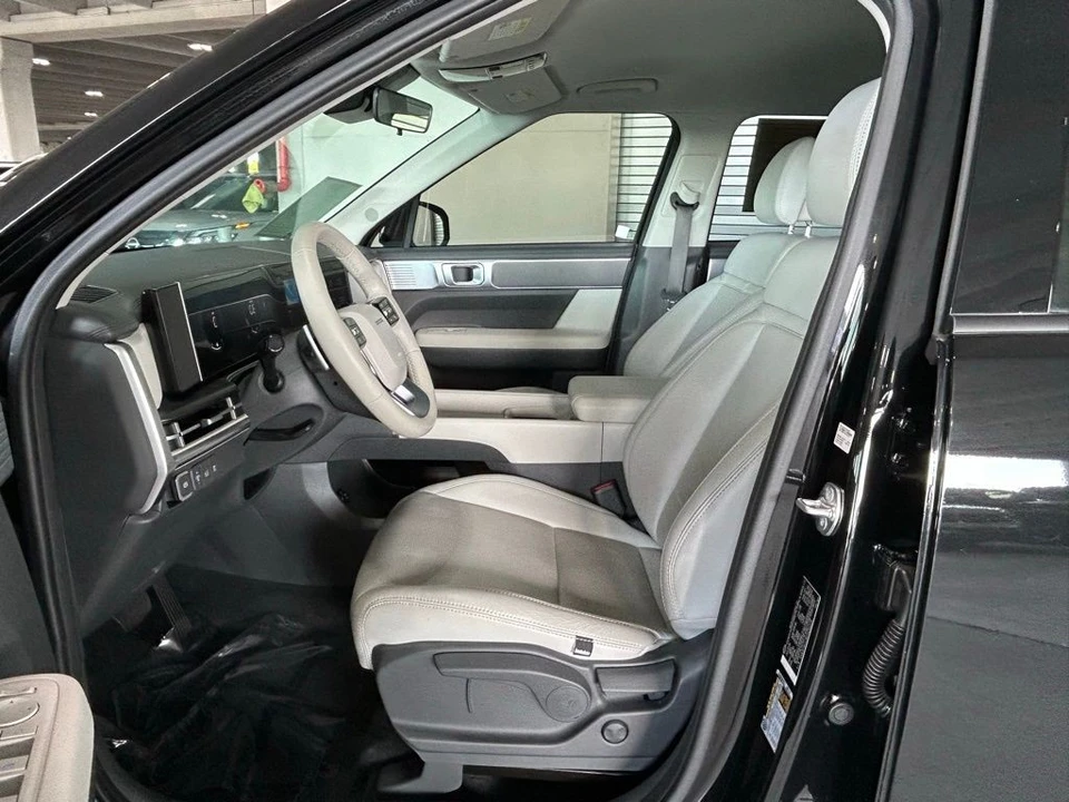 2025 Hyundai Santa Fe - Image 6 of 12