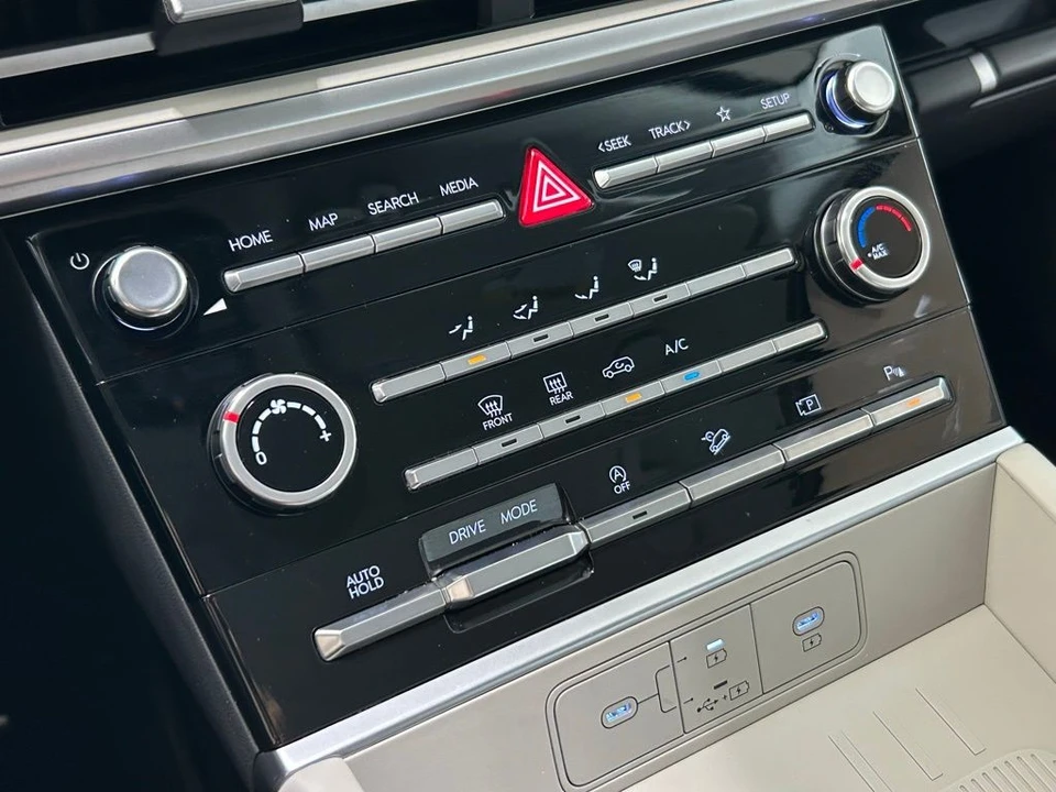 2025 Hyundai Santa Fe - Image 11 of 12