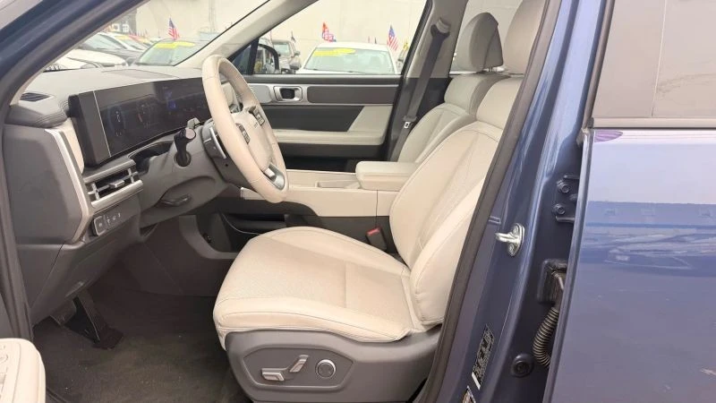 2025 Hyundai Santa Fe - Image 12 of 12