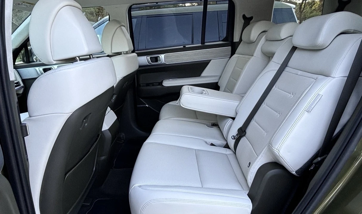 2025 Hyundai Santa Fe - Image 9 of 12