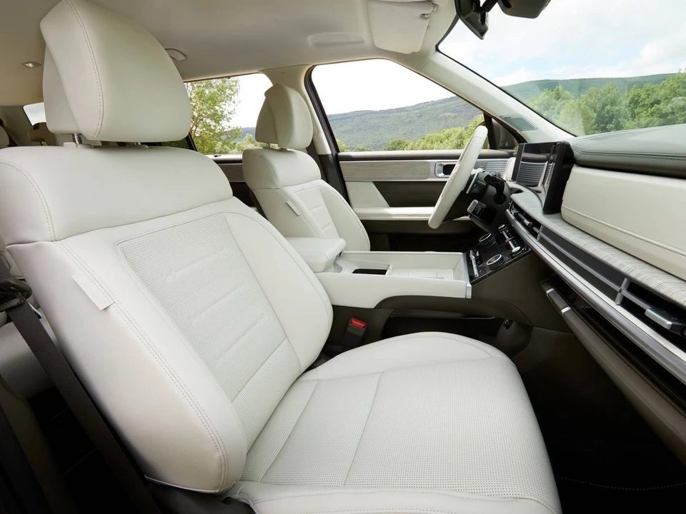 2025 Hyundai Santa Fe - Image 10 of 12
