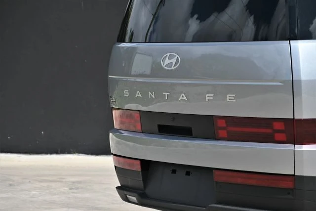 2025 Hyundai Santa Fe - Image 11 of 21