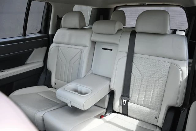2025 Hyundai Santa Fe - Image 19 of 21