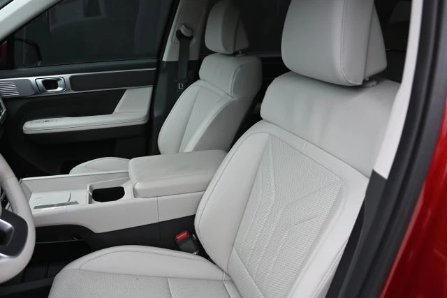 2025 Hyundai Santa Fe - Image 11 of 21